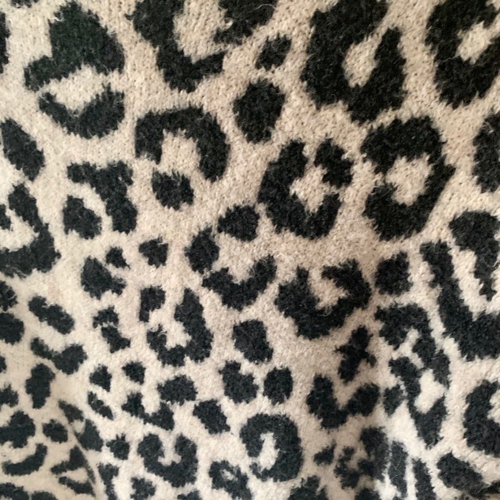 Leopard Print Sweater 🤍🐾 - Picture 3 of 4